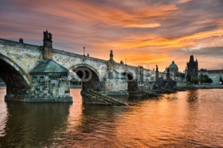  Murales Charles Bridge in Praga